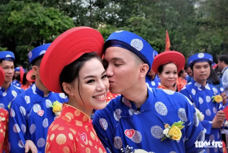 READING PRACTICE #6: Lễ cưới tập thể của 100 cặp đôi công nhân đúng ngày Quốc khánh